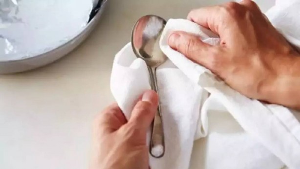 Foto - Lekeli çatal, kaşık, bıçaklara elveda! Bildiğiniz tüm yolları unutun! Bu yöntemle metal eşyalarınız ilk günkü parlaklığına kavuşacak