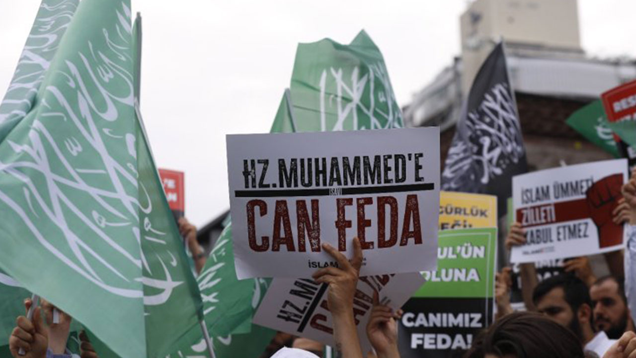 Foto - Leman'a en sert tepki Taksim Camisi'nden yükseldi: İslam ümmeti bu alçakların dilini susturmayı çok iyi bilir