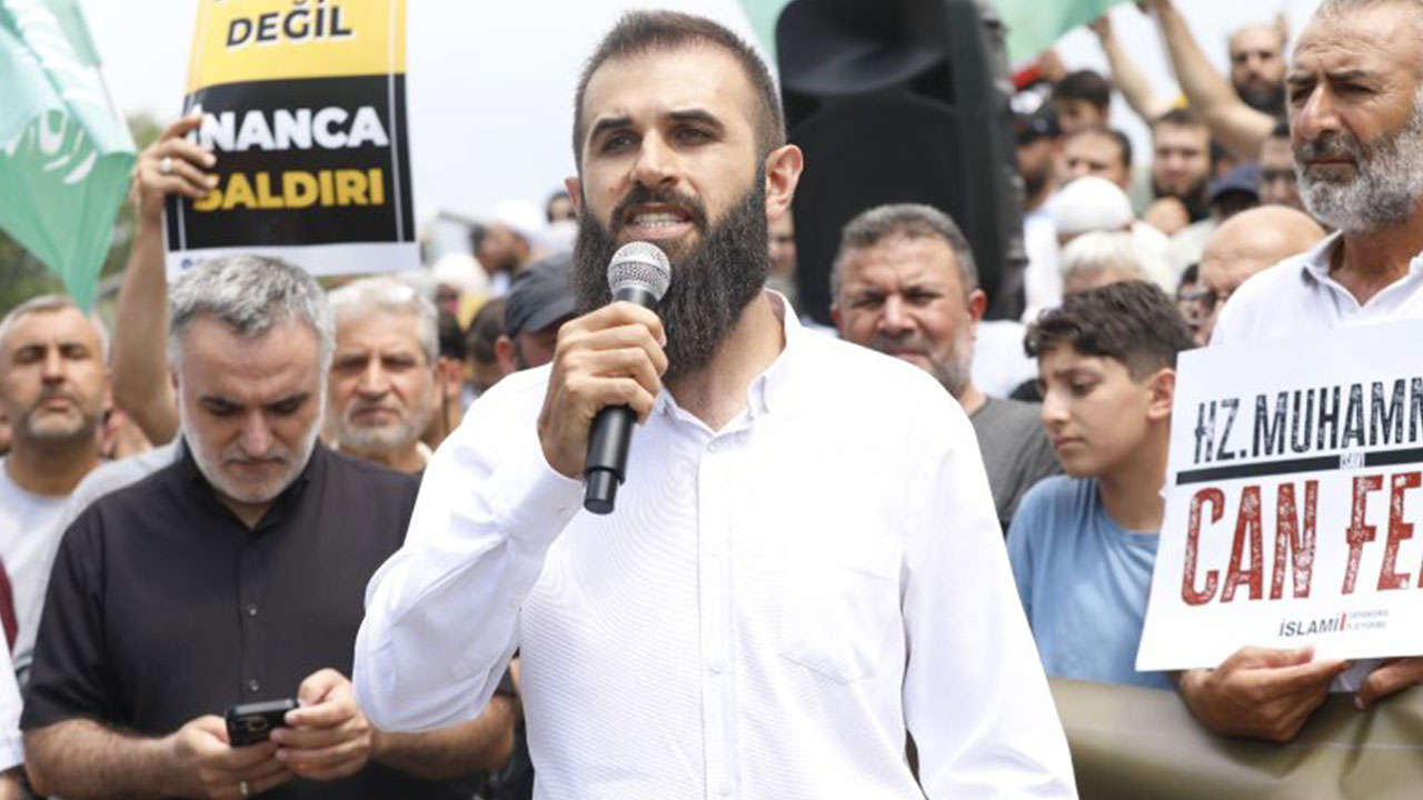 Foto - Leman'a en sert tepki Taksim Camisi'nden yükseldi: İslam ümmeti bu alçakların dilini susturmayı çok iyi bilir
