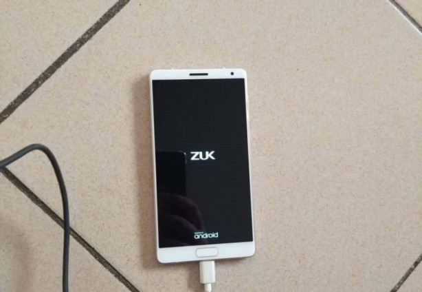 Foto - Lenovo'nun çerçevesiz ekranlı telefonu sızdırıldı