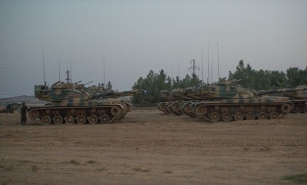 Foto - Leopard 24A'lar bölgeye gidiyor