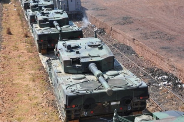 Foto - Leopard 24A'lar bölgeye gidiyor