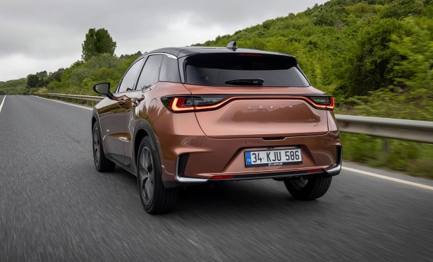 Foto - Lexus’un sıra dışı SUV’u yeni LBX şehre adımını attı! Peki araç neler sunuyor ve başlangıç fiyatı ne kadar? Gençlerin yeni tercihi olacak!