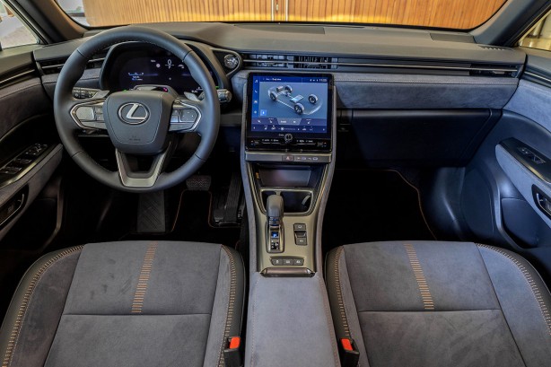 Foto - Lexus’un sıra dışı SUV’u yeni LBX şehre adımını attı! Peki araç neler sunuyor ve başlangıç fiyatı ne kadar? Gençlerin yeni tercihi olacak!