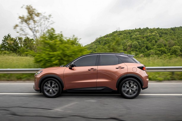 Foto - Lexus’un sıra dışı SUV’u yeni LBX şehre adımını attı! Peki araç neler sunuyor ve başlangıç fiyatı ne kadar? Gençlerin yeni tercihi olacak!