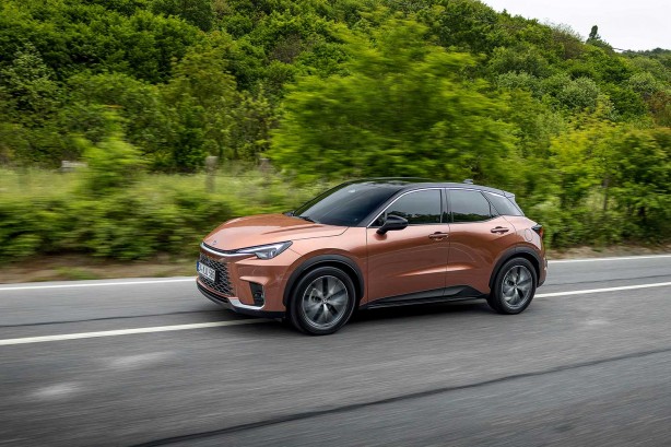 Foto - Lexus’un sıra dışı SUV’u yeni LBX şehre adımını attı! Peki araç neler sunuyor ve başlangıç fiyatı ne kadar? Gençlerin yeni tercihi olacak!