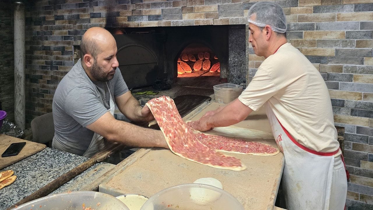 Foto - Lezzetiyle damakları şenlendiriyor! Konya’nın etli ekmeğine rakip çıktı