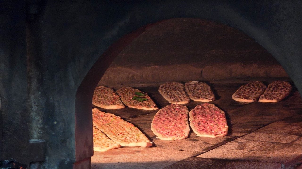 Foto - Lezzetiyle damakları şenlendiriyor! Konya’nın etli ekmeğine rakip çıktı