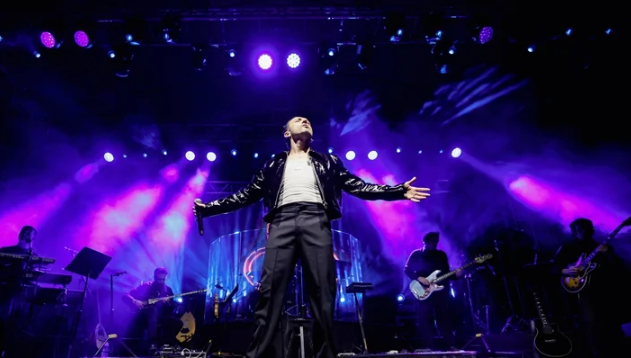 LGBT meşalesini taşıyan Mabel Matiz... Sizi unuttuk sanmayın müptezeller!