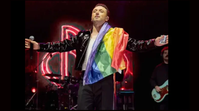 Foto - LGBT meşalesini taşıyan Mabel Matiz... Sizi unuttuk sanmayın müptezeller!