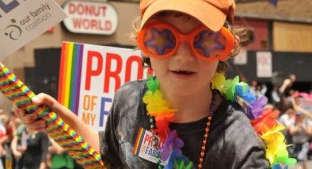 LGBT'ye karşı korumak için çocuklarınıza sakın bunları yapmayın!