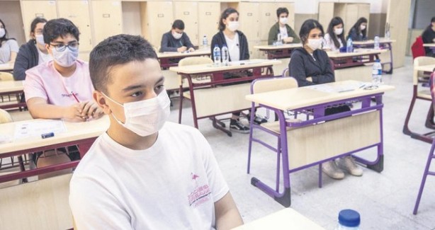 Foto - Sözel ve sayısal bölümlerdeki her bir alt test için doğru ve yanlış cevap sayıları belirlenecek. Her bir öğrencinin, her bir alt testine ait ham puanı, ilgili teste ait doğru cevap sayısından yanlış cevap sayısının üçte biri çıkarılarak hesaplanacak. 