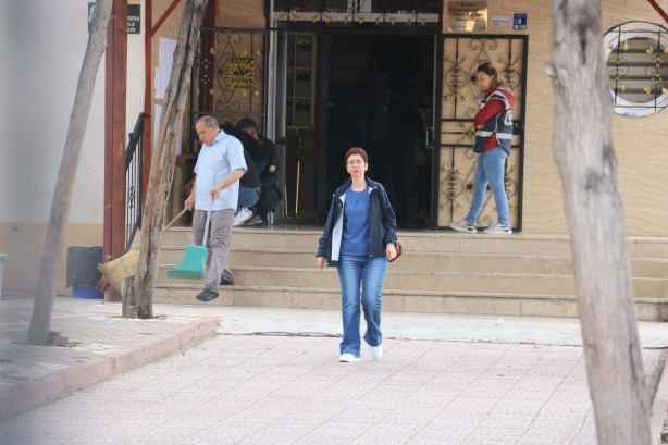 Foto - LGS adayları içerde aileleri dışarıda ter döküyor