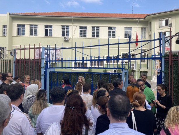 Foto - LGS adayları içerde aileleri dışarıda ter döküyor