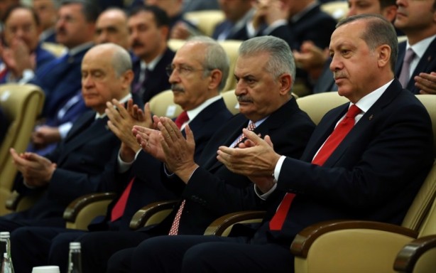 Foto - Lider yine aynı karede