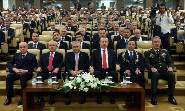 Foto - Lider yine aynı karede