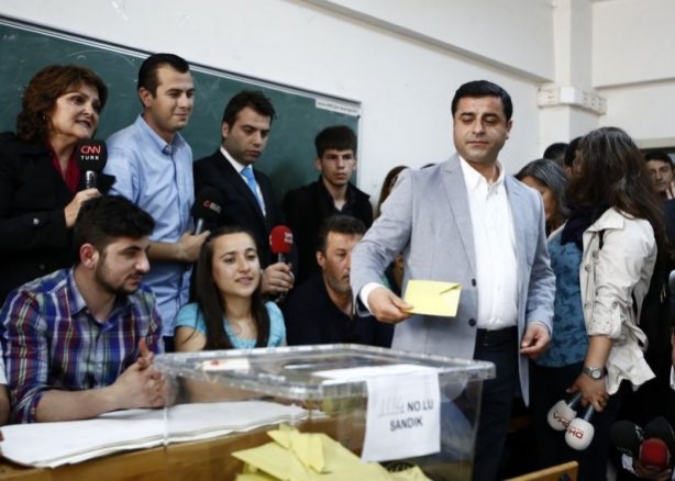 Foto - Liderler oylarını kullandı