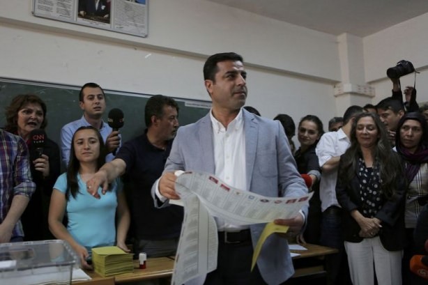 Foto - Liderler oylarını kullandı