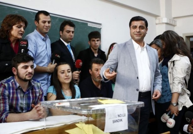 Foto - Liderler oylarını kullandı