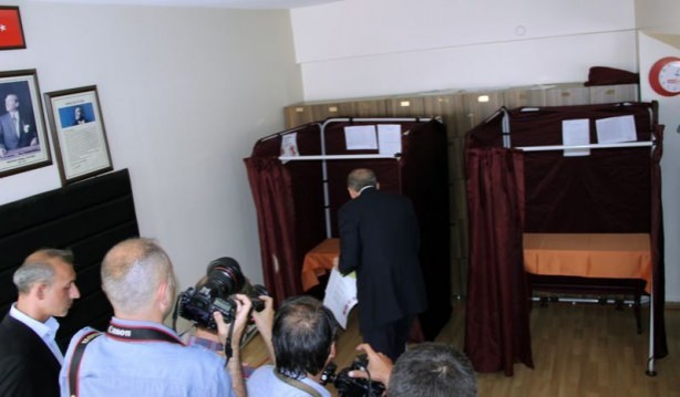 Foto - Liderler oylarını kullandı