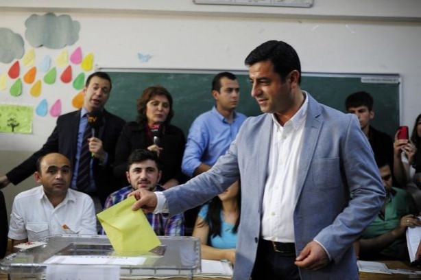 Foto - Liderler oylarını kullandı