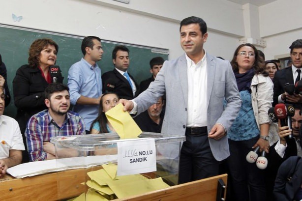 Foto - Liderler oylarını kullandı