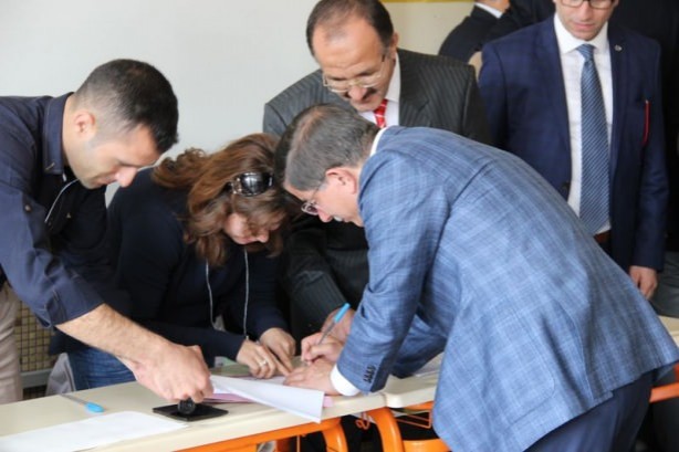 Foto - Liderler oylarını kullandı