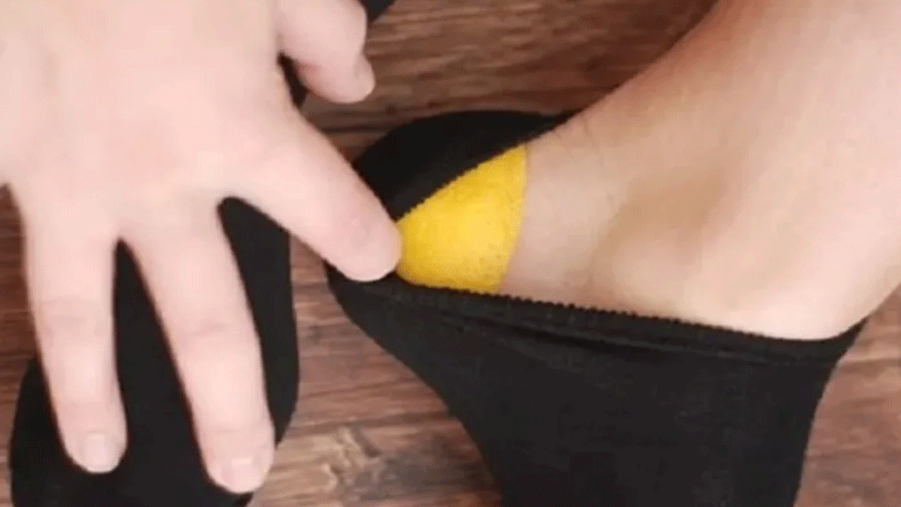 Etkisi kanıtlandı: Bakın ayak altına limon sürünce ne oluyor!