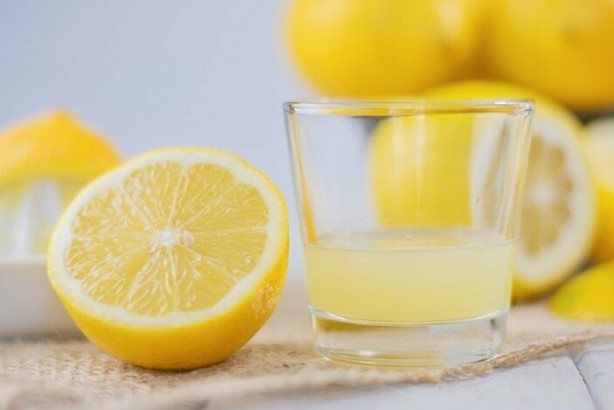 Foto - Limon sıradan bir meyve değil, içinde 7 sır var! İnanılmaz tam bir şifa kaynağı: Açken limonlu su içmenin faydası