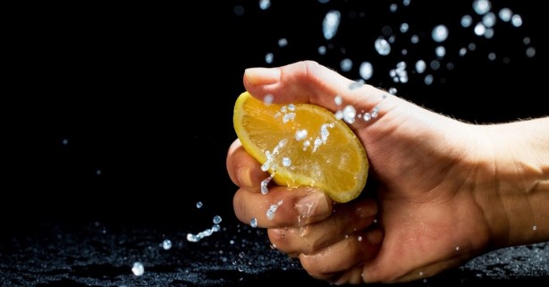 Foto - Limon suyunun iyi geldiği 15 hastalık