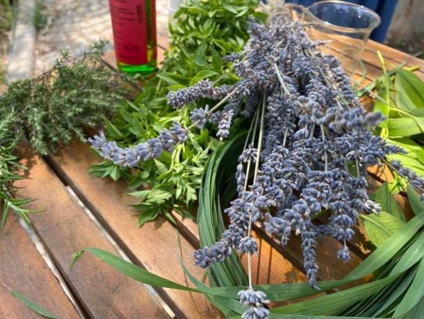 Foto - Limonun üzerine karanfilleri yerleştirin ve olacakları görün!