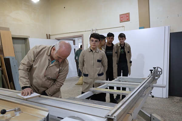 Foto - Lise değil adeta bir fabrika! Cirosunu duyduğunuzda kulaklarınıza inanamayacaksınız