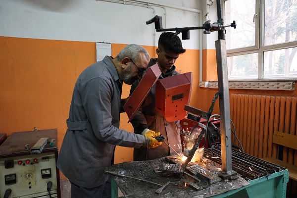 Foto - Lise değil adeta bir fabrika! Cirosunu duyduğunuzda kulaklarınıza inanamayacaksınız