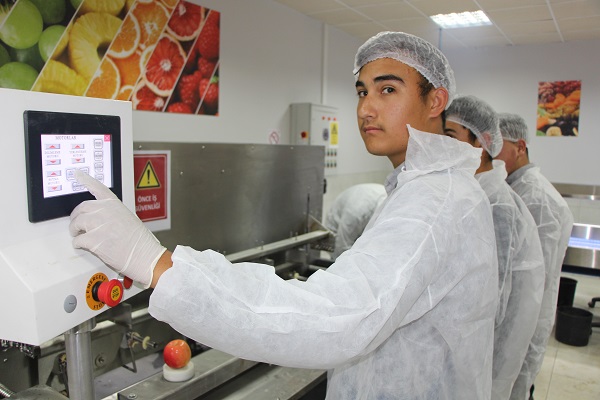 Foto - Lise değil adeta fabrika! 