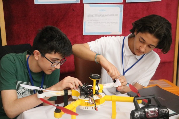 Foto - Lise öğrencileri 100 metre yükseklikten yüz tanıyan dron geliştirdi