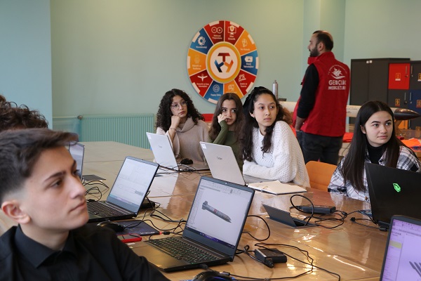 Foto - Lise öğrencileri roket tasarladı! 