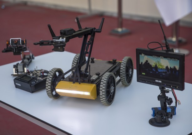 Foto - Lise öğrencileri yaptı! İşte 'bomba' imha robotu