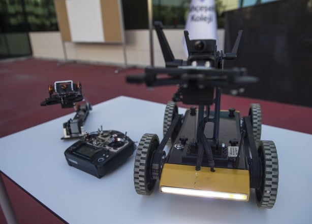 Foto - Lise öğrencileri yaptı! İşte 'bomba' imha robotu