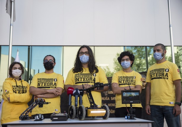 Foto - Lise öğrencileri yaptı! İşte 'bomba' imha robotu