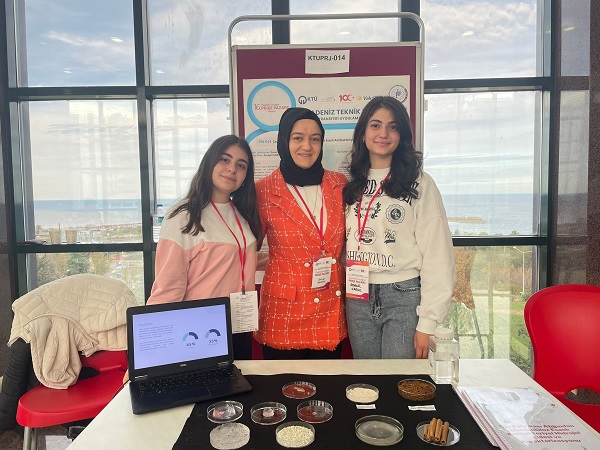 Foto - Lise öğrencilerinden büyük başarı! Çay fabrikası atıklarından öyle bir şey yaptılar ki