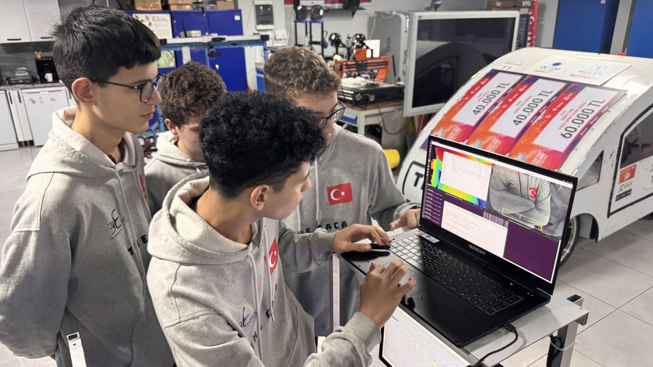 Lise öğrencilerinden otonom araçlar için müthiş sistem: Helal olsun size!