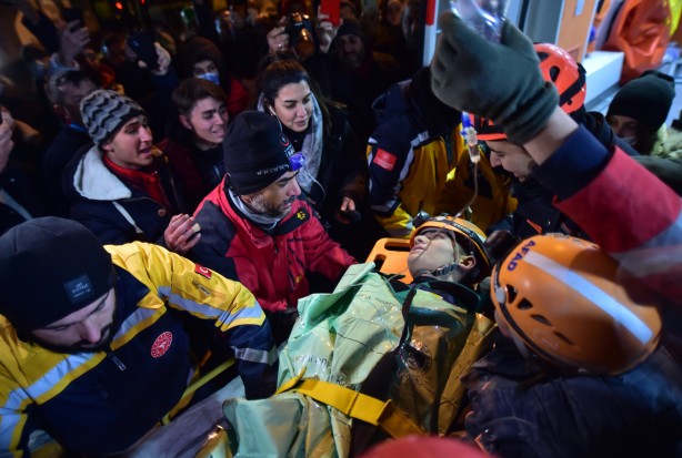 Foto - Lise öğrencisinin ilk sorusu "Bugün günlerden ne?" ilk isteği ise "su" oldu