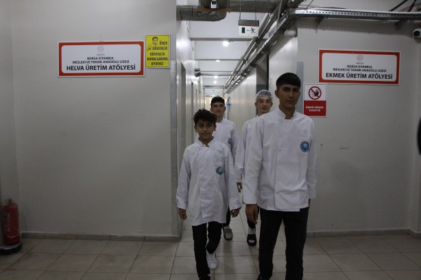 Foto - Liseliler ekmek üretiyordu! Şimdi ise…