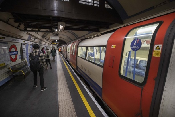 Foto - Londra'da binlerce metro çalışanı greve gitti