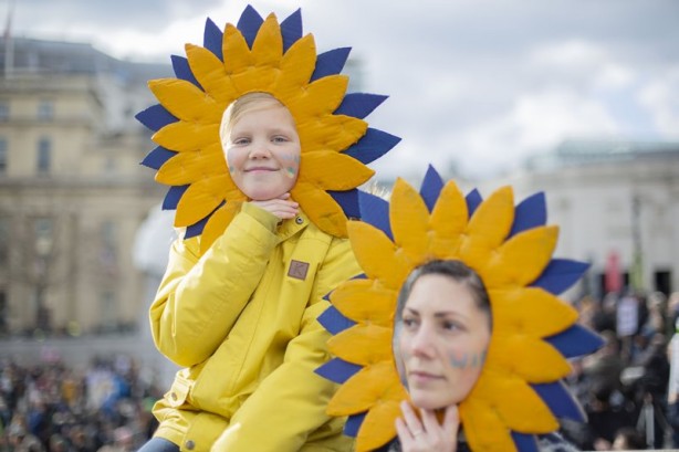 Foto - Londra'da Ukrayna için sokağa döküldüler!