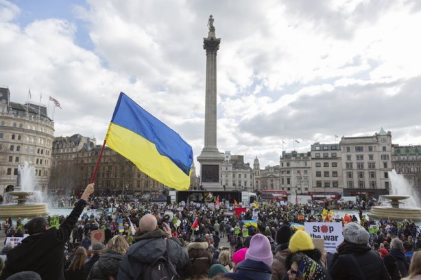 Foto - Londra'da Ukrayna için sokağa döküldüler!