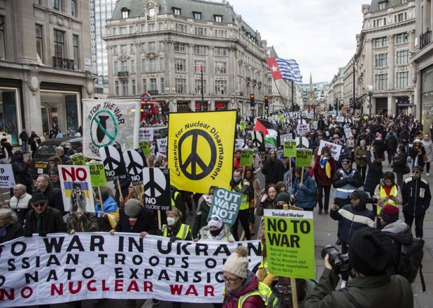 Foto - Londra'da Ukrayna için sokağa döküldüler!