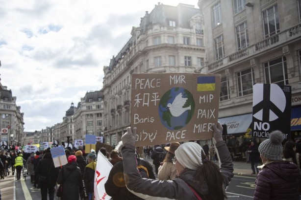 Foto - Londra'da Ukrayna için sokağa döküldüler!