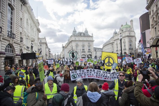 Foto - Londra'da Ukrayna için sokağa döküldüler!