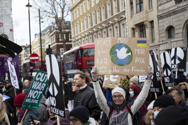 Foto - Londra'da Ukrayna için sokağa döküldüler!